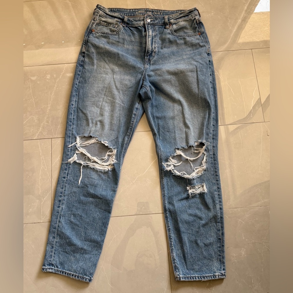 AE Strigid Ripped Mom Jeans Size 14